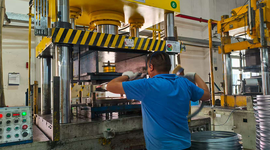 金環(huán)電器的滾筒干衣機(jī)如何適應(yīng)游艇、輪船等特殊海洋環(huán)境，確保高安全性和穩(wěn)定性？