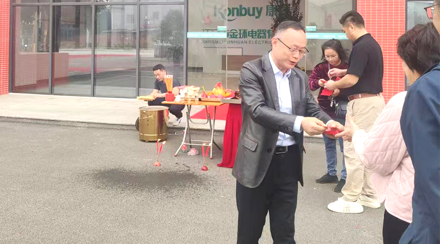 開工好兆頭！金環(huán)電器為全體員工發(fā)放紅包福利！