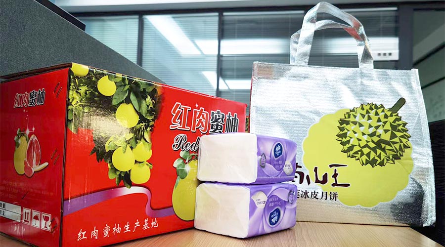 迎中秋 送關(guān)懷！金環(huán)電器給員工們派發(fā)中秋禮包