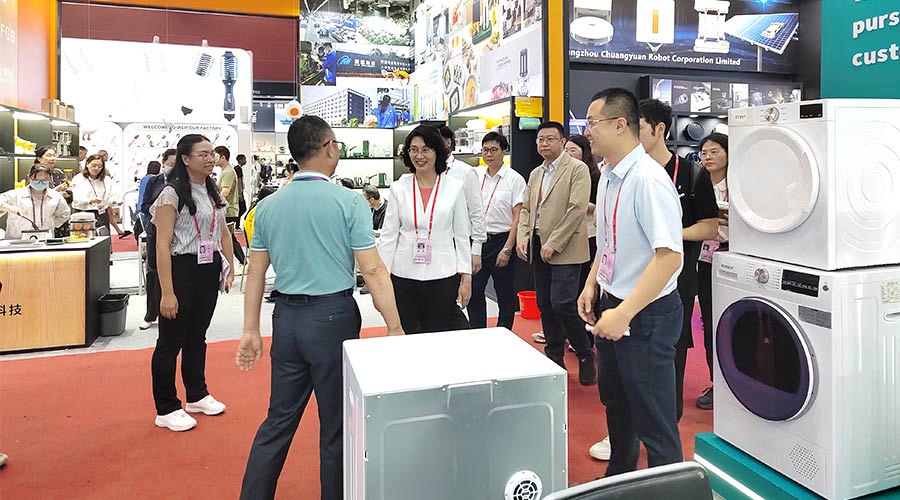 廣交會迎來大咖！江門市市長親臨金環(huán)電器展位參觀交流