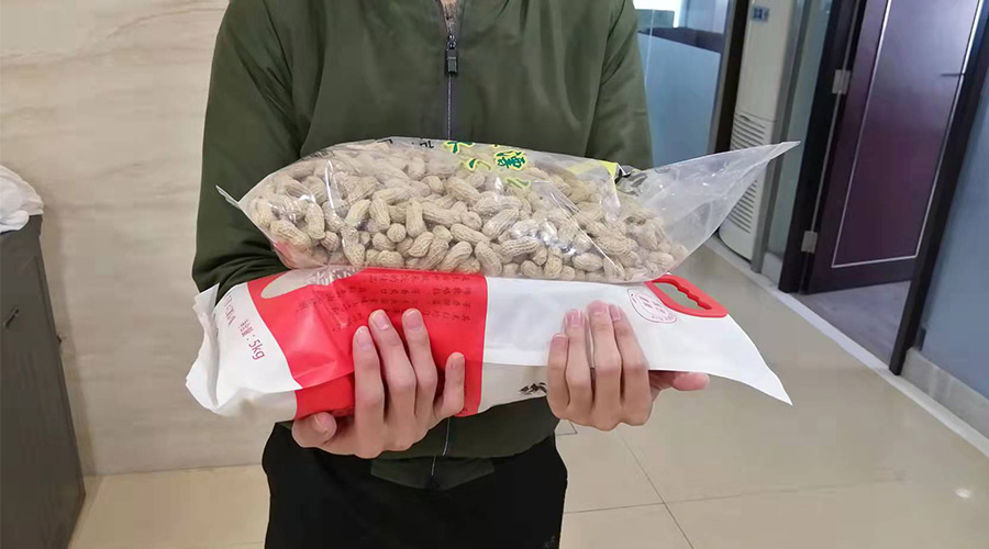 新春關(guān)懷 禮滿情暖！金環(huán)電器給員工發(fā)年貨