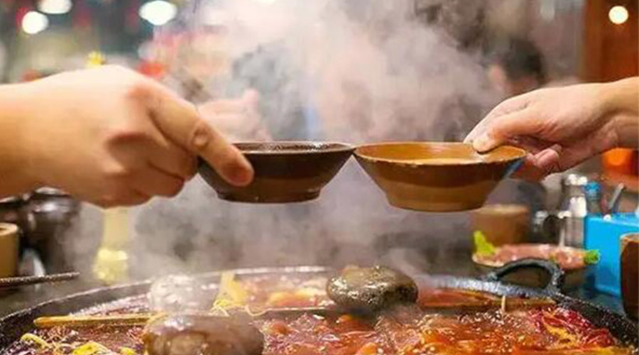 冬天火鍋團(tuán)建引來(lái)一身火鍋味  衣物烘干機(jī)化解職場(chǎng)尷尬！